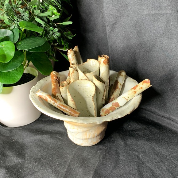 Handmade signed pottery ikebana decorative vase - Picture 1 of 17